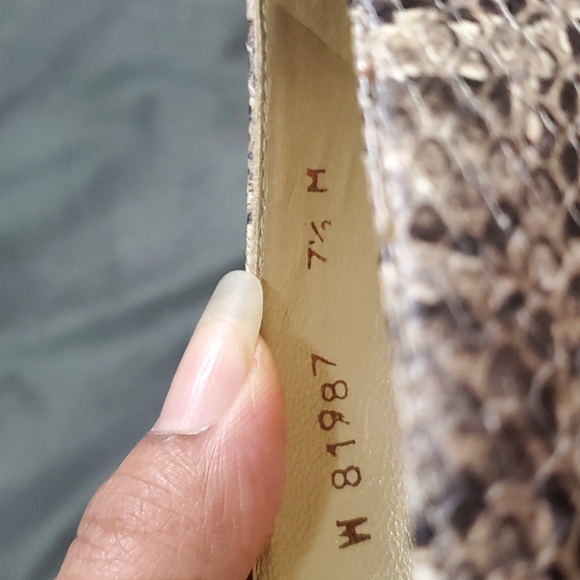 Stuart Weitzman Shoes 7 1/2 - Picture 5 of 11